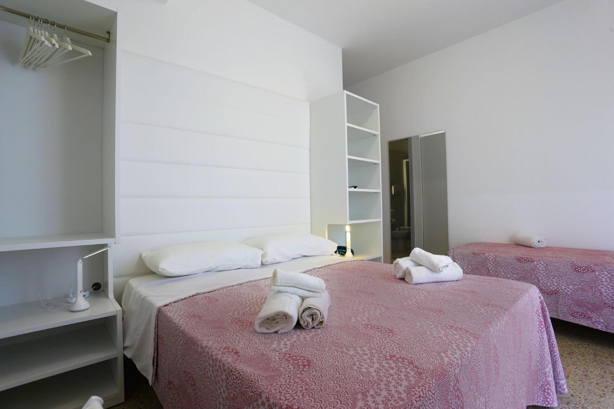 Hotel Ninfea Cattolica Exteriör bild
