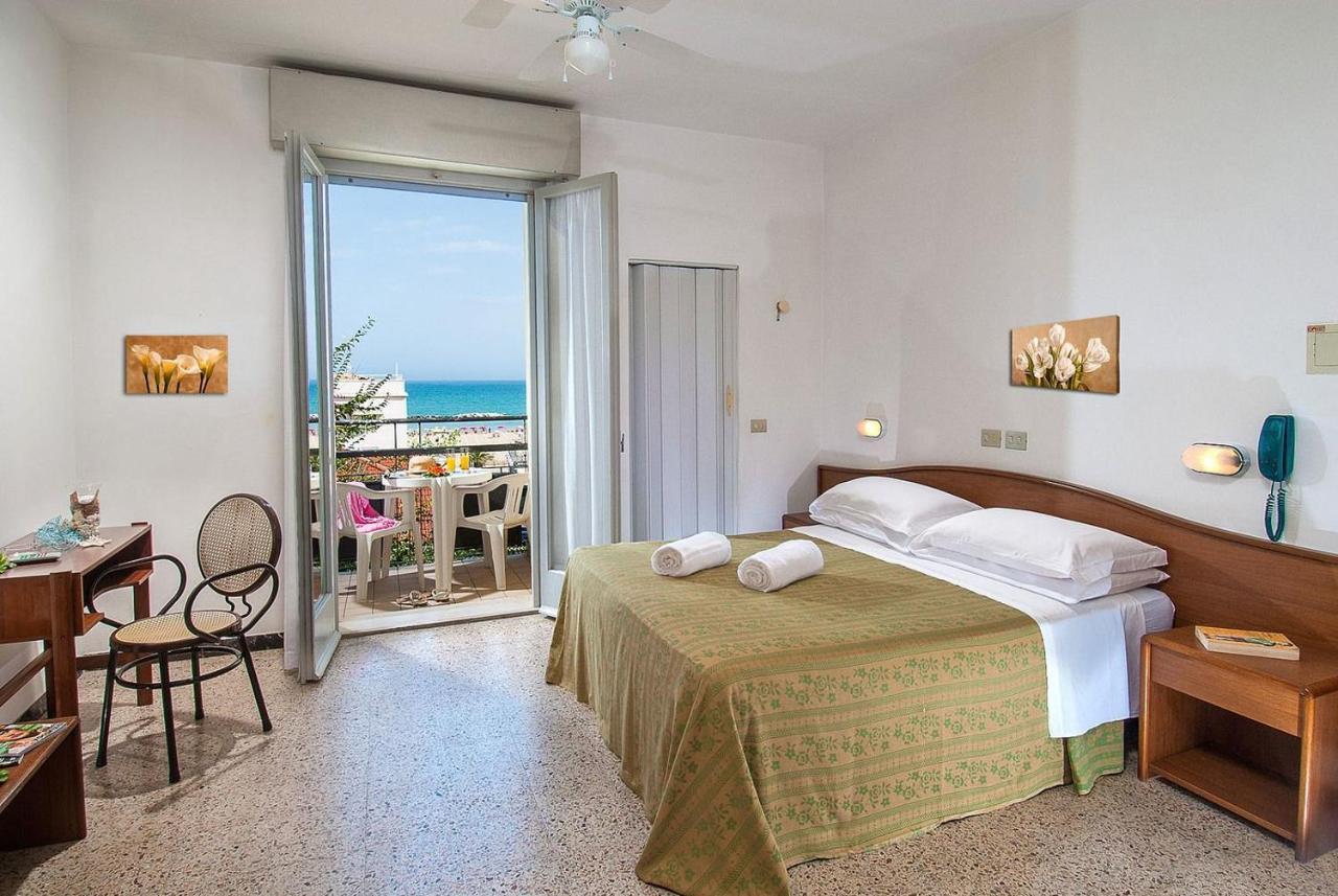 Hotel Ninfea Cattolica Exteriör bild
