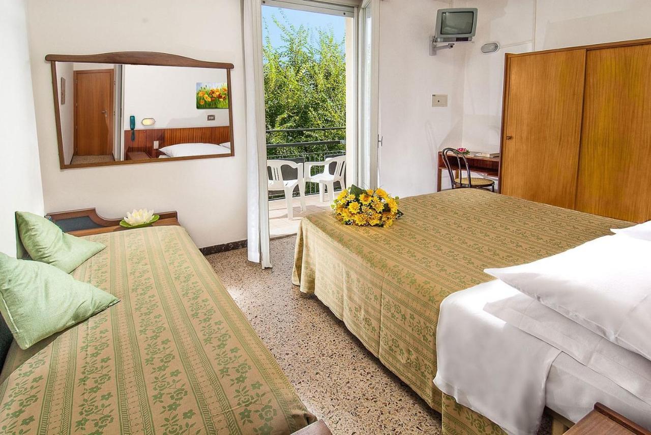 Hotel Ninfea Cattolica Exteriör bild